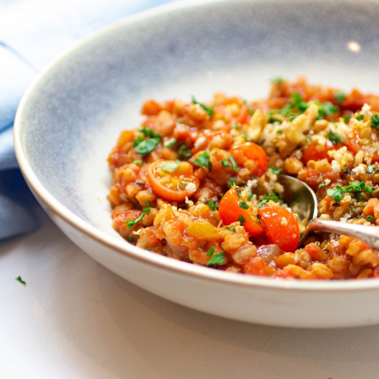 Baked Farro with Tomatoes and Wine